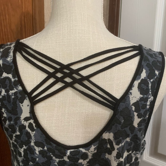 Women’s sleeveless top - Picture 5 of 5